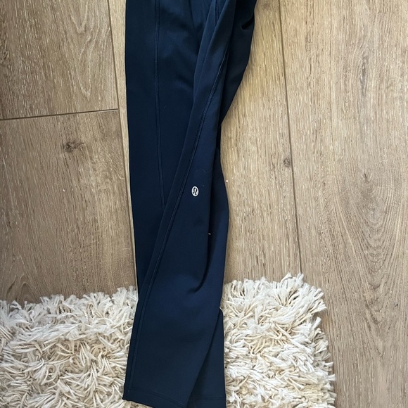 true navy lululemon leggings with pockets - Picture 2 of 3